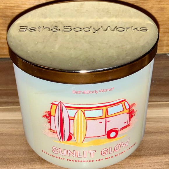 BATH AND BODY WORKS BRAND NEW 3 WICK CANDLE - SUNLIT GLOW - Picture 3 of 3